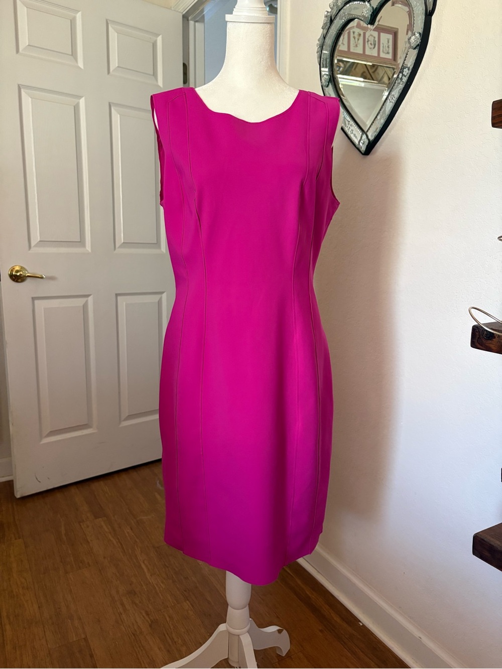 Elie Tahari Women’s Sleeveless Sheath Dress in Fuchsia